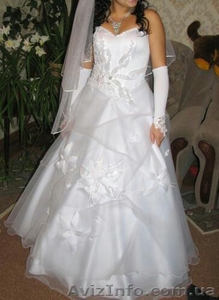 продам свадебное платье красиво расшито - <ro>Изображение</ro><ru>Изображение</ru> #1, <ru>Объявление</ru> #661865
