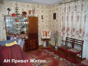 Продам 2 комнатную в центре, 2 эт. кирп. дома - <ro>Изображение</ro><ru>Изображение</ru> #1, <ru>Объявление</ru> #782682