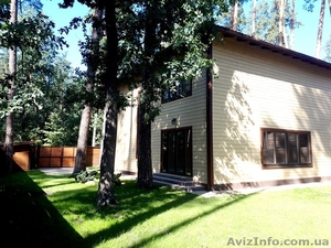 Деревянный дом в лесной части города Буча.