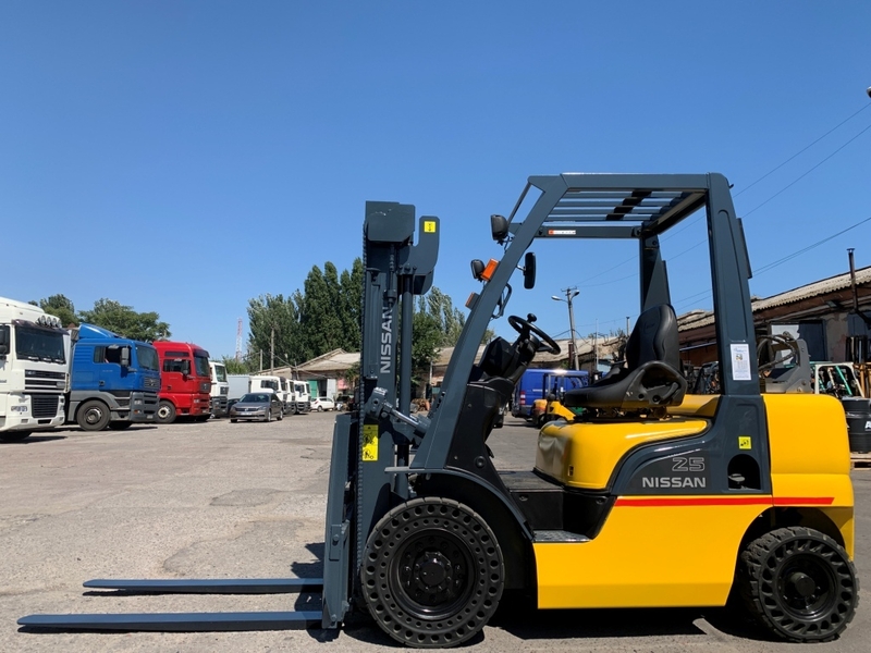 Вилочный автопогрузчик Nissan газ-бензин - <ro>Изображение</ro><ru>Изображение</ru> #1, <ru>Объявление</ru> #1697971