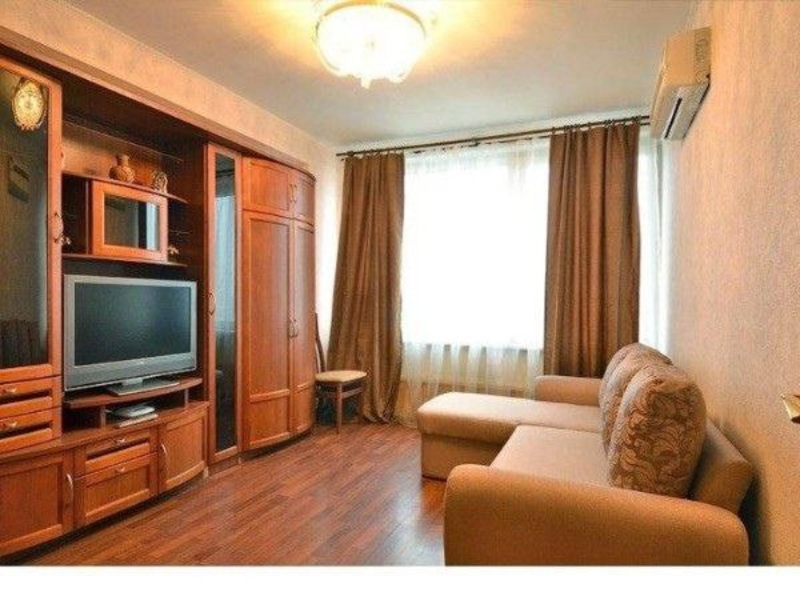 Сдам 2х комн. кв-ру в центре по ул. Первомайская 3500 грн/мес - <ro>Изображение</ro><ru>Изображение</ru> #1, <ru>Объявление</ru> #1733994