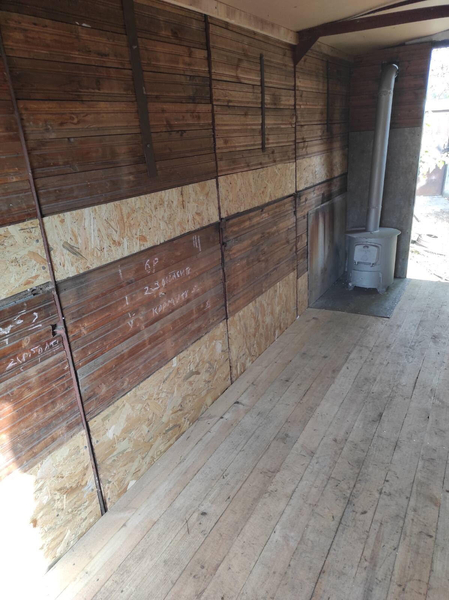 Вагончик кунг бытовка утепленный c окнами, внутри стеллажи и  буржуйка - <ro>Изображение</ro><ru>Изображение</ru> #2, <ru>Объявление</ru> #1752294