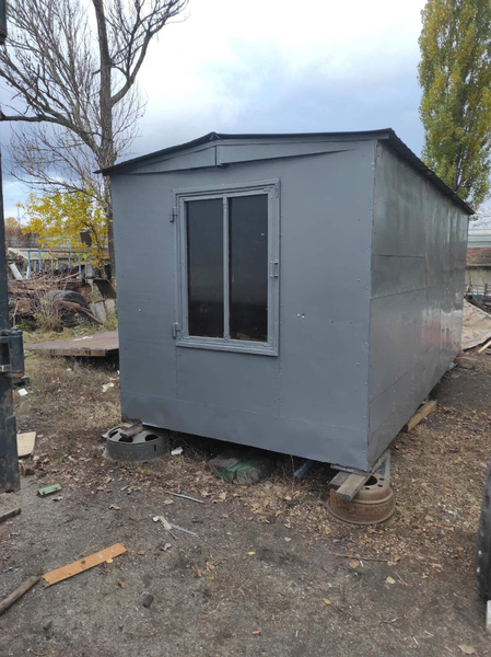 Вагончик кунг бытовка утепленный c окнами, внутри стеллажи и  буржуйка - <ro>Изображение</ro><ru>Изображение</ru> #4, <ru>Объявление</ru> #1752294